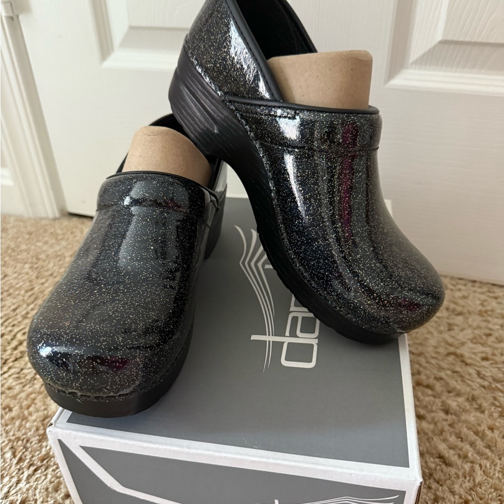 New in Box - Dansko Shimmering ‘Glitzy’ Black Clogs - Sz 38 8
